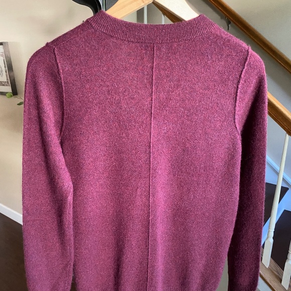 Aqua 100% Cashmere V-Neck Sweater Burgundy Size Small - Picture 2 of 9